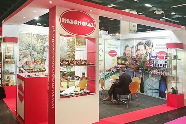 ISM-2016-Magnolia-stand-with-cream-wafers